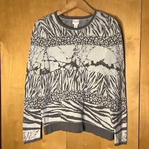 Chico’s gray and white lightweight crewneck sweater, size M (Chico’s size 1)